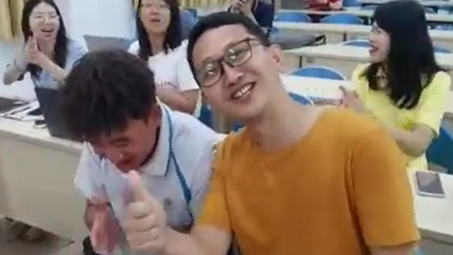 视频｜一起感受溢出屏幕的喜悦！顺德高考生查分现场大赏