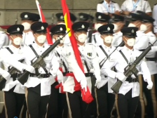 香港回归25周年|升旗礼于上午八时举行，护旗方队以中式步操入场