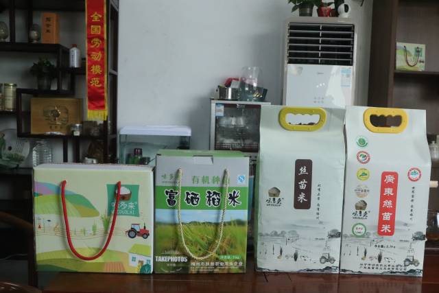 味多来丝苗米品牌包装不断升级。(时间从左至右) 味多来丝苗米品牌包装不断升级。(时间从左至右)