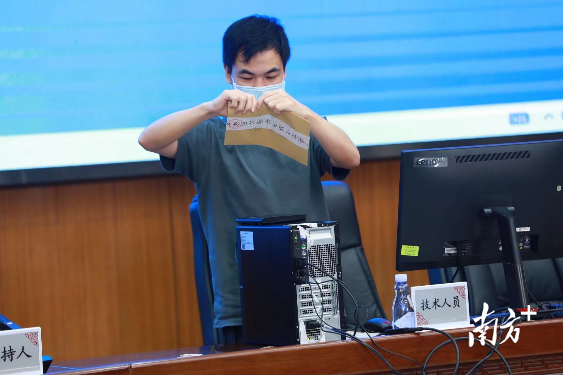    南方+ 孙俊杰 拍摄
