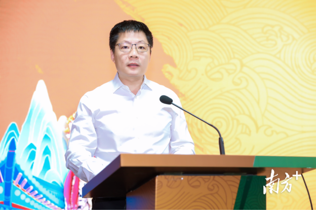 南方报业传媒集团编委,南方农村报社主编严亮介绍活动细则