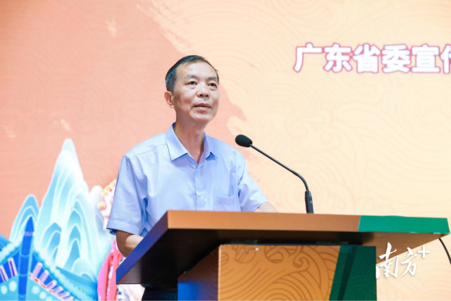 广东省委宣传部原副部长、省文明办原主任、现广东省志愿者联合会会长顾作义致辞 广东省委宣传部原副部长、省文明办原主任、现广东省志愿者联合会会长顾作义致辞