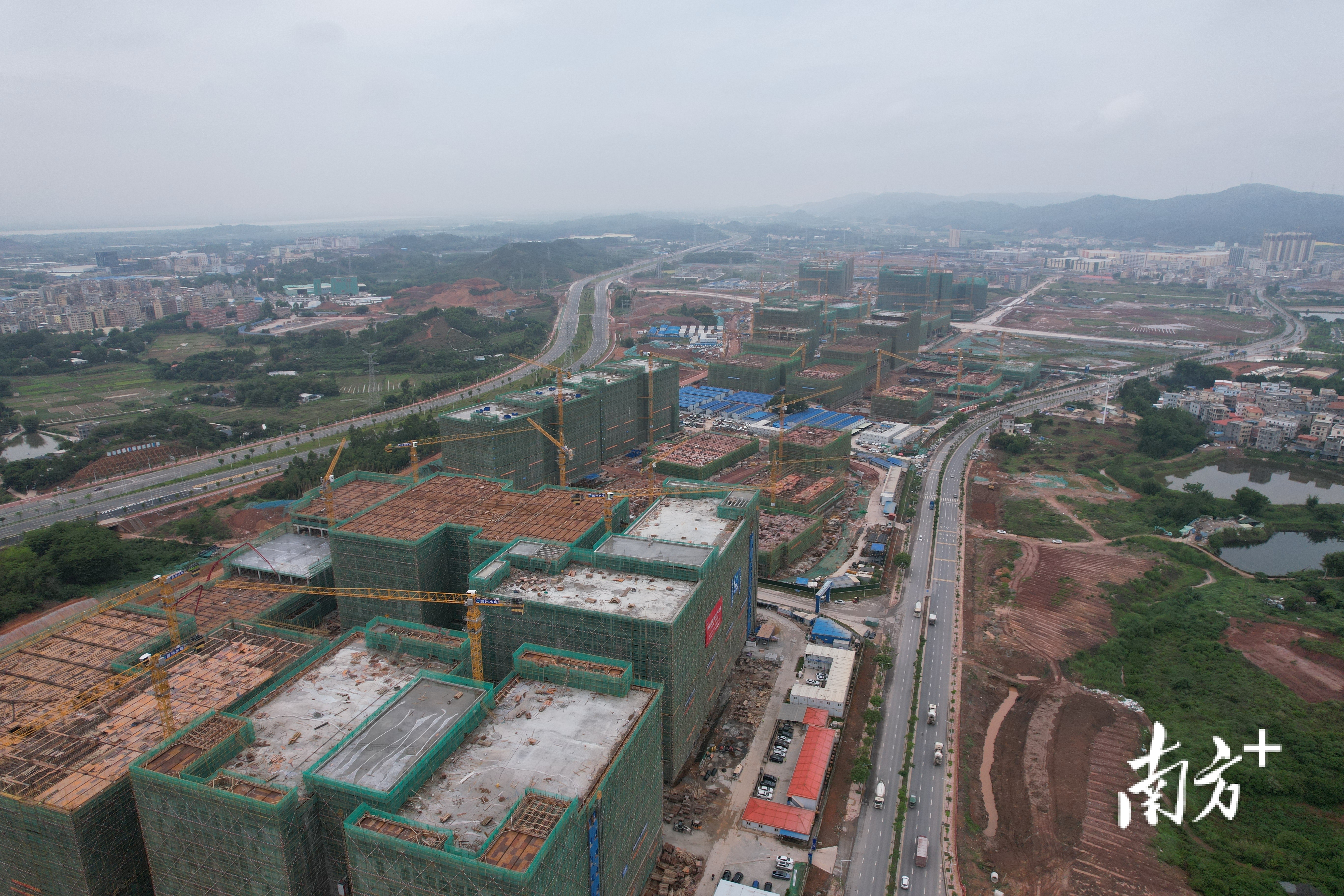 南方+ 张峰 拍摄