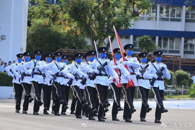 香港警察学院结业首次采用中式步操
