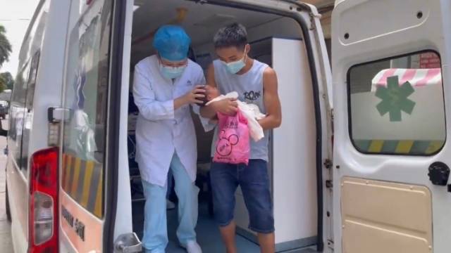 视频直击| 穿越“管控区域”！中山派120送新生宝宝回家