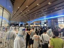 直击金湾商都深夜核酸检测：为老幼开绿色通道，凭检测条放行