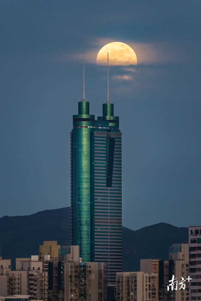 深圳地王大厦。南方拍客 Source 摄