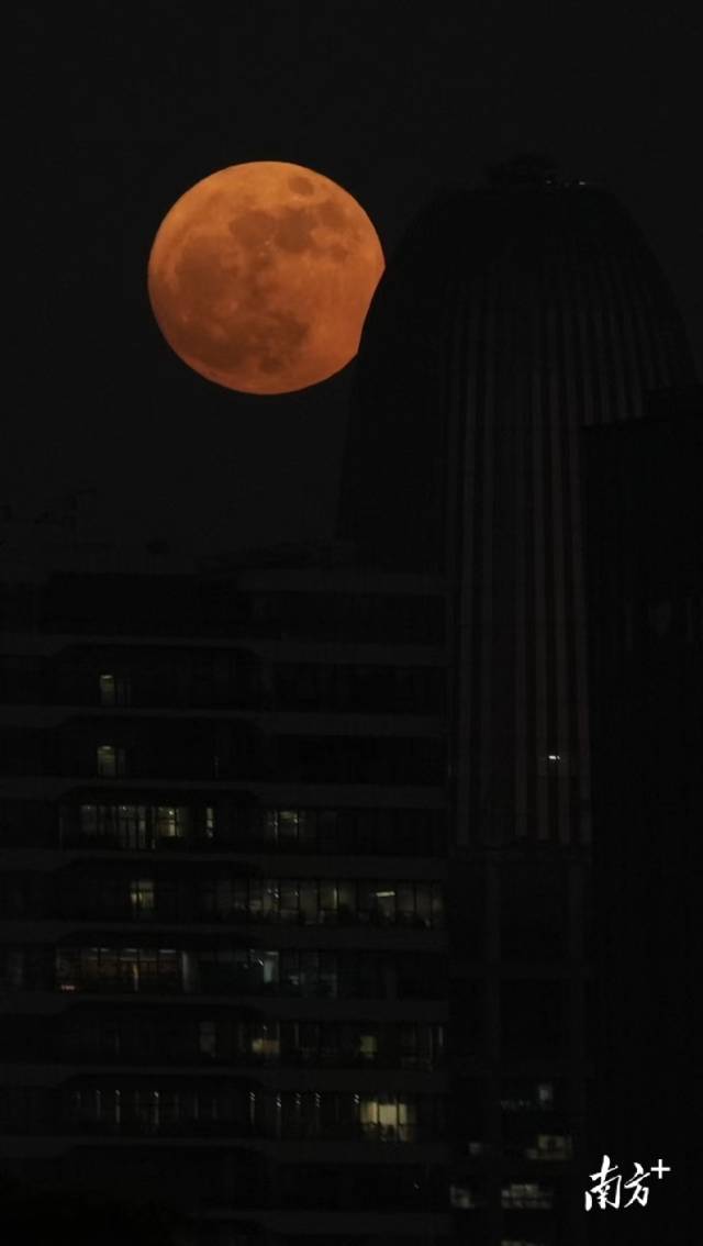 广州琶洲月升。南方拍客 下雨 摄