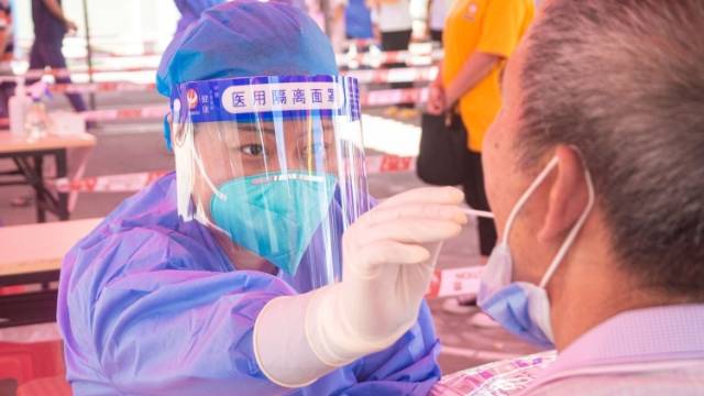 现场|147名医护人员冲锋一线，民众街道启动第四轮区域核酸检测