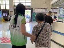 抗疫路上，服务不打烊，社工定制版“出行方案”助独居长者顺利就医