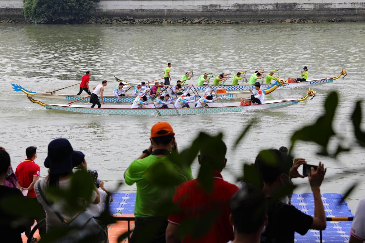 ▲东莞龙舟趁景 ▲东莞龙舟趁景
