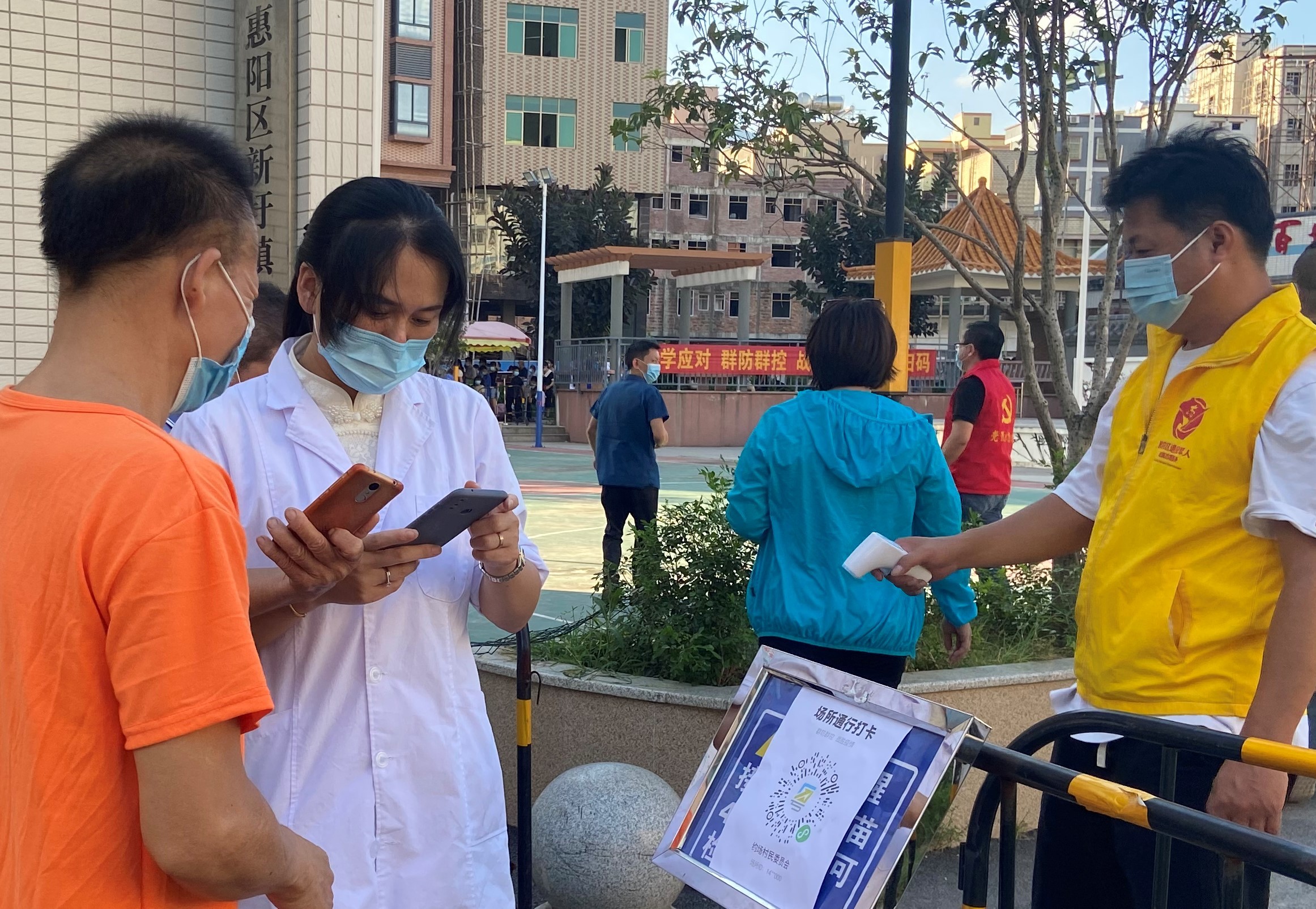 惠阳志愿者积极参与疫情防控工作。 惠阳志愿者积极参与疫情防控工作。