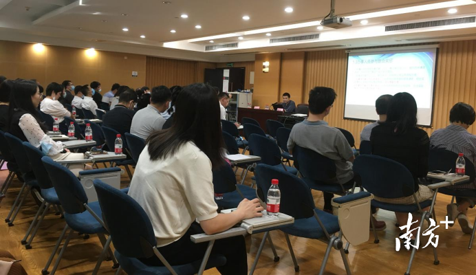 东莞市第三批联合奖惩单位业务培训现场。 东莞市第三批联合奖惩单位业务培训现场。