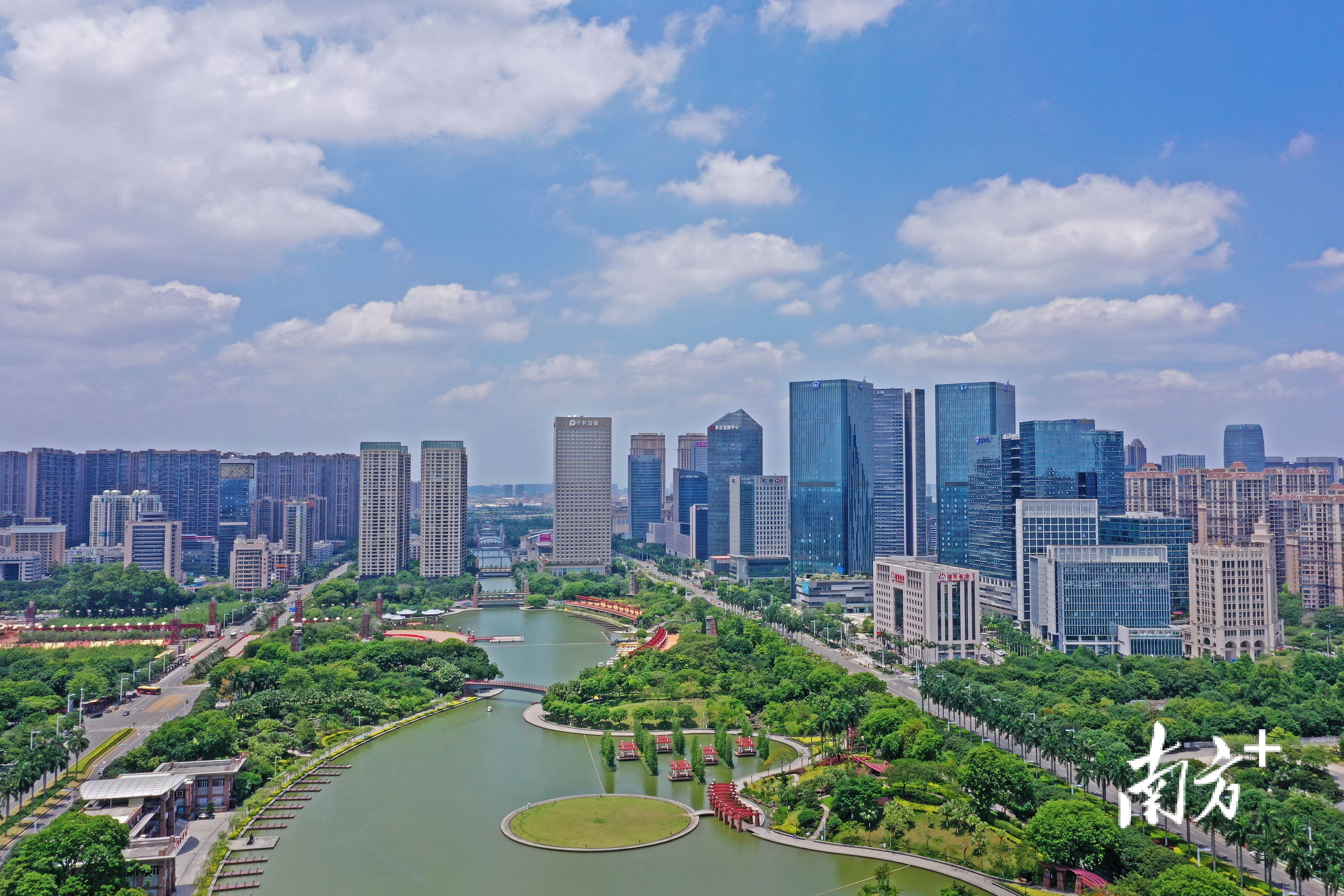 佛山通过加强民生服务、优化城市环境，拼出全龄友好城市的美好画卷。南方日报记者 戴嘉信 摄