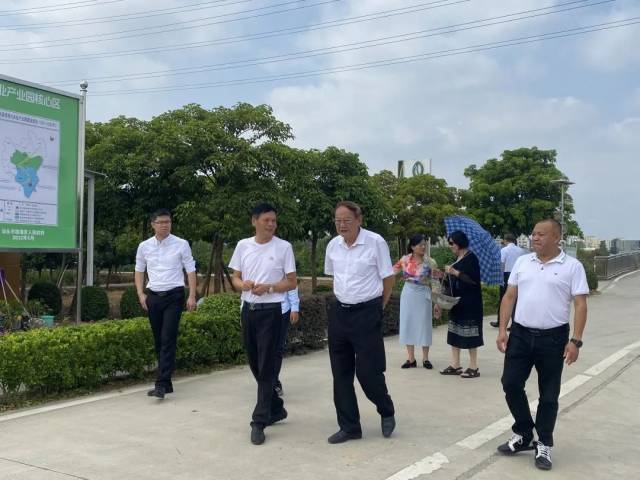 中国工程院院士罗锡文一行考察调研和利农生物种业公司