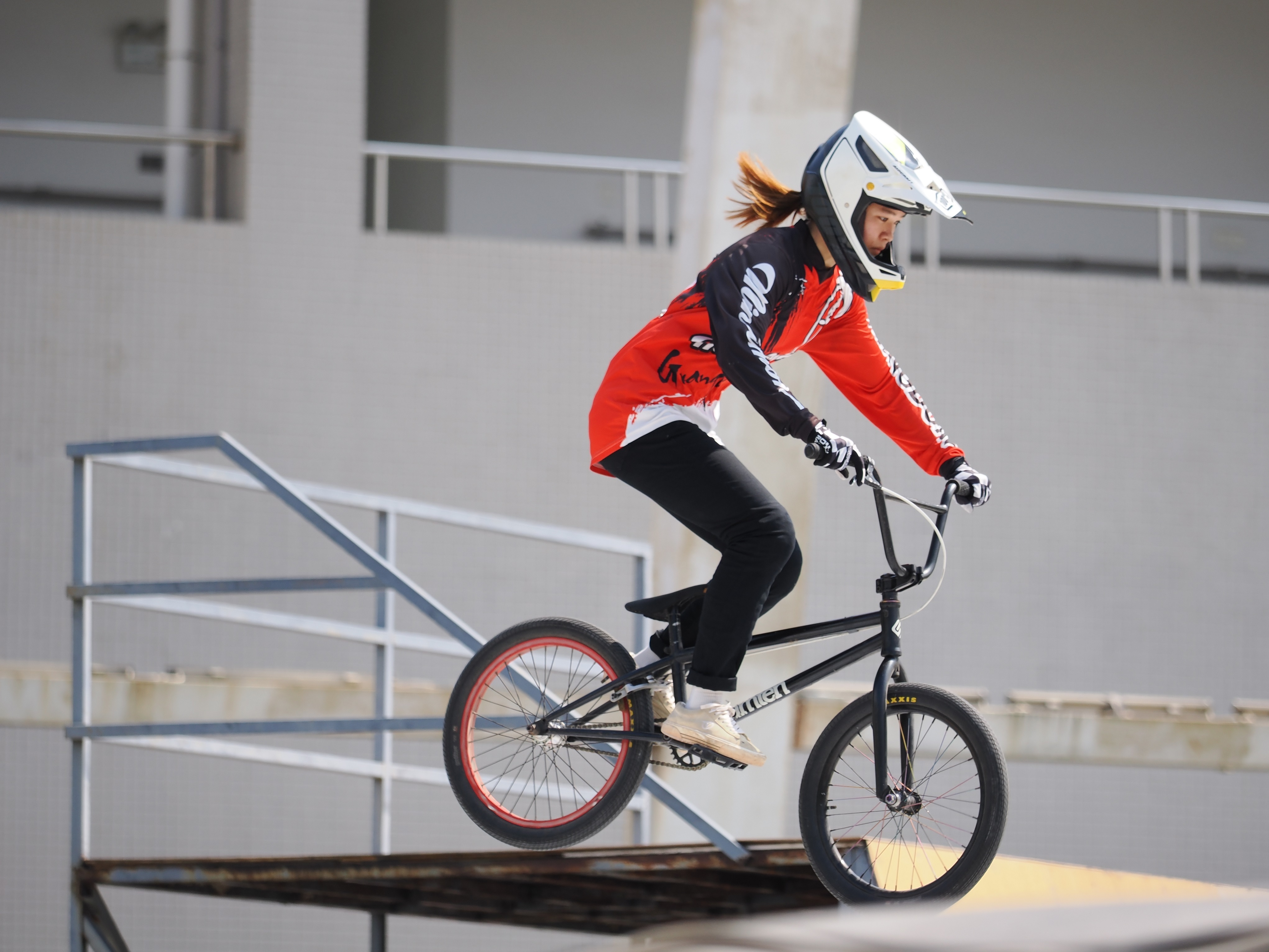 广东小轮车运动要得到更好发展,马丽芸提出三点建议:一是多办比赛.