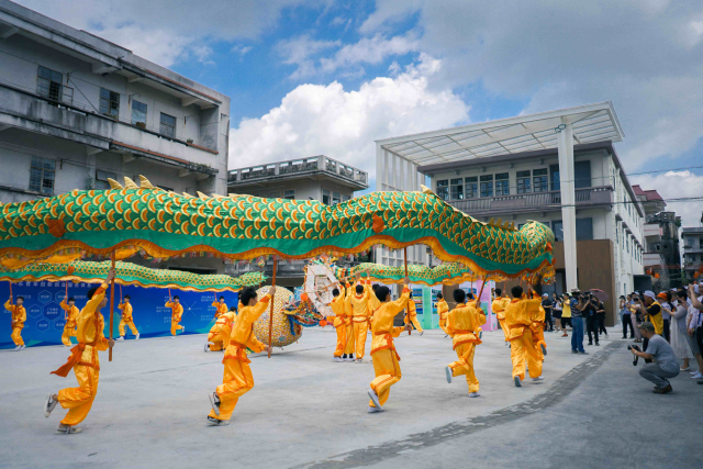 塘口镇青创基地舞龙。 塘口镇青创基地舞龙。