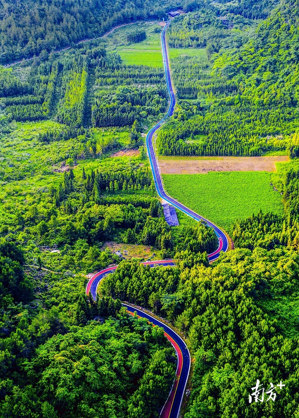 连南万山朝王国家石漠公园是广东省自然教育基地、广东省科普教育基地。房翔龙 摄