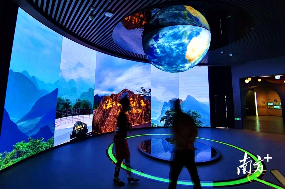 满满科幻风的科普宣教中心。黄津 摄