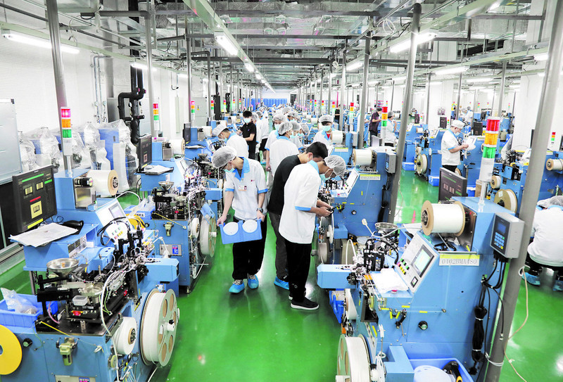 广东理工学院携手风华高科建校外实践教学基地,共同提高毕业生实操能力。 西江日报记者 梁小明 摄 广东理工学院携手风华高科建校外实践教学基地,共同提高毕业生实操能力。 西江日报记者 梁小明 摄