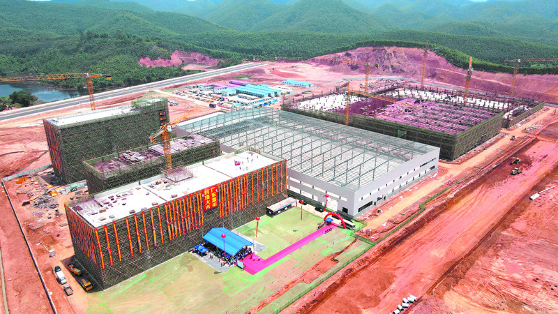 嘉拓锂电设备项目封顶仪式现场。 罗祺俊 摄 嘉拓锂电设备项目封顶仪式现场。 罗祺俊 摄