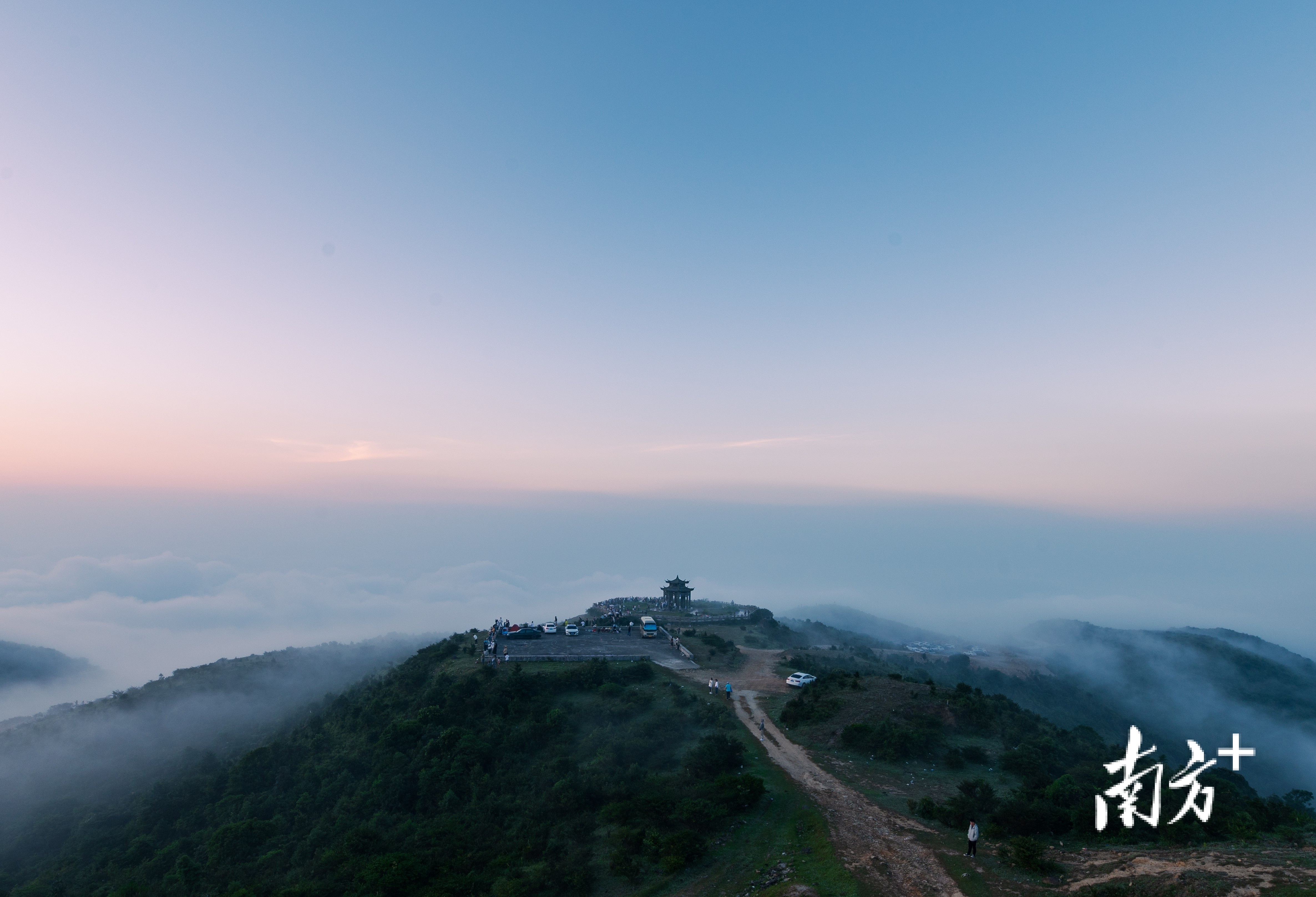 八乡山鸿图嶂图片