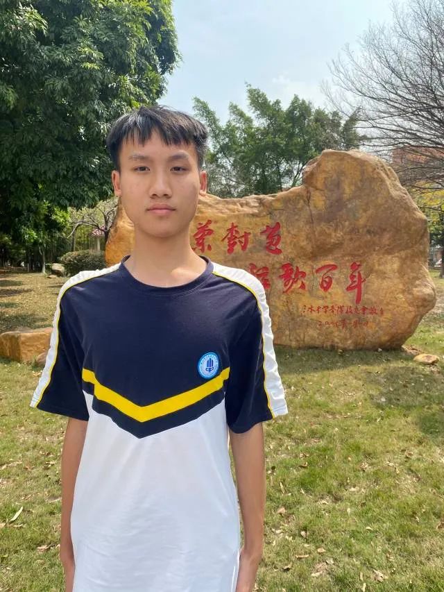 三水中学张俊杰被中国人民解放军空军航空大学正式录取为空军飞行学员。