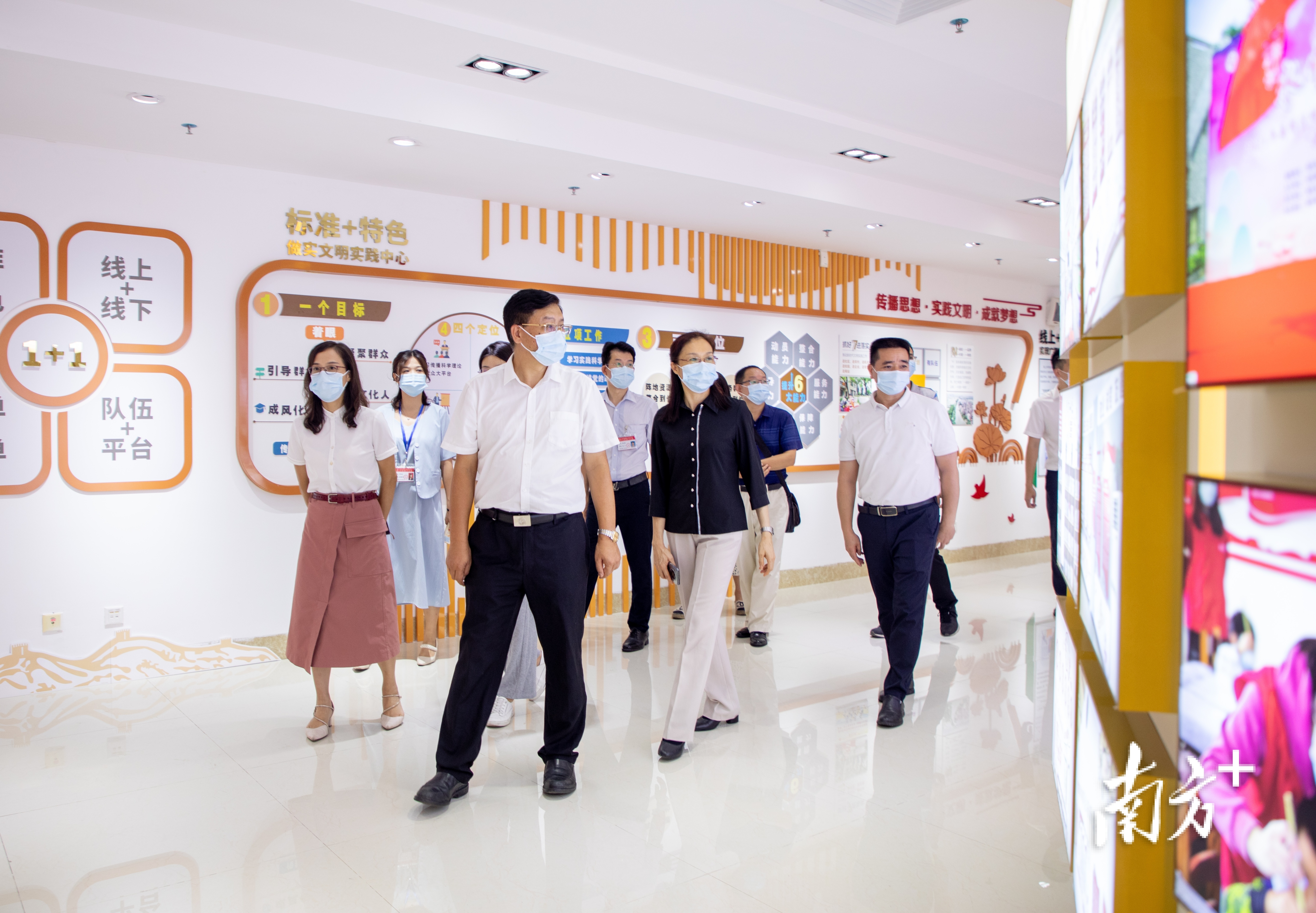 以新时代文明实践中心等为阵地，高明创新开展了多种特色志愿服务。程俊飞 摄