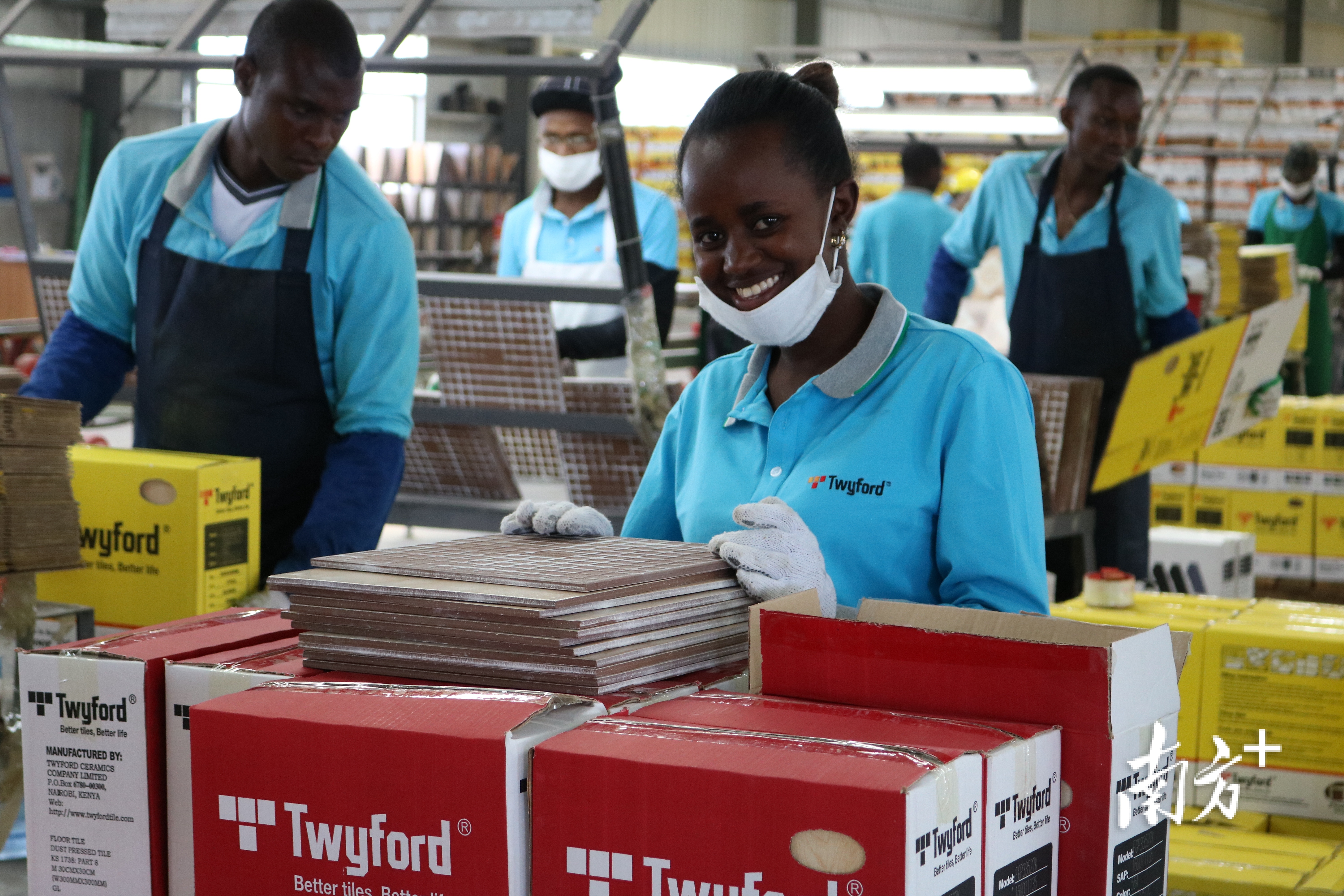 科达非洲陶瓷工厂生产现场。