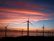 出台“稳经济68条”让企业得实惠，汕头坚持“工业立市、产业强市”