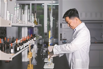 入选广州市科协“青年科技人才托举项目”的青年科技人才成长迅速，图为省水利水电科学研究院高级工程师李兆恒。