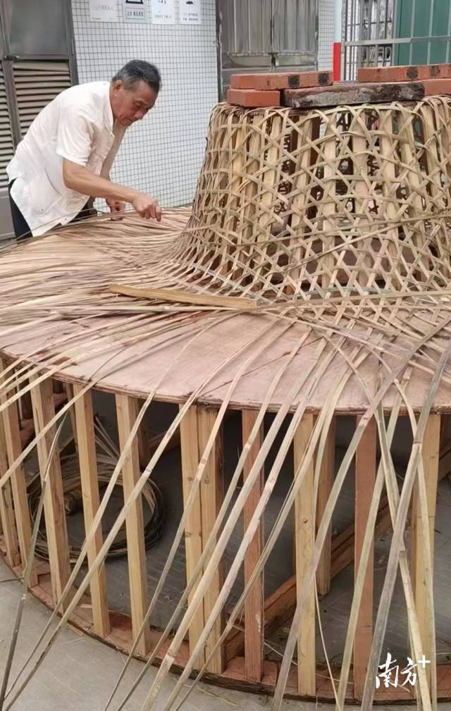 2.6米的大竹帽登上舞台，珠海三灶编织非遗技艺再出新作_南方网