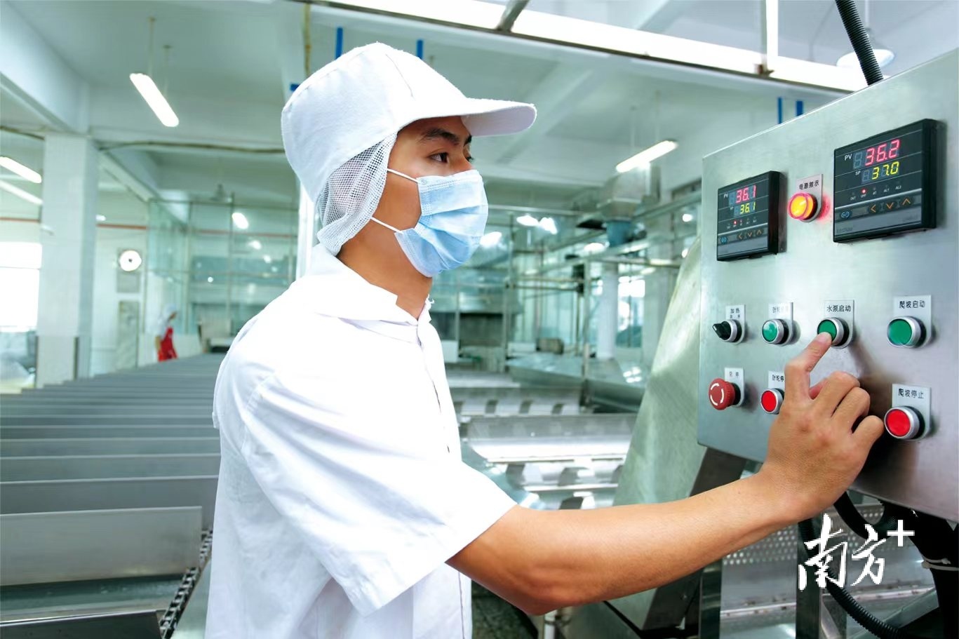 濠江积极打造水产品品牌（图为汕头市金派食品有限公司）。  受访者供图