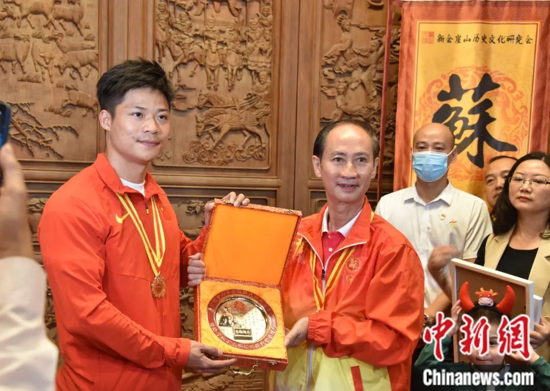 苏炳添回苏氏祖祠开展祭祖活动。魏伟建 摄 苏炳添回苏氏祖祠开展祭祖活动。魏伟建 摄