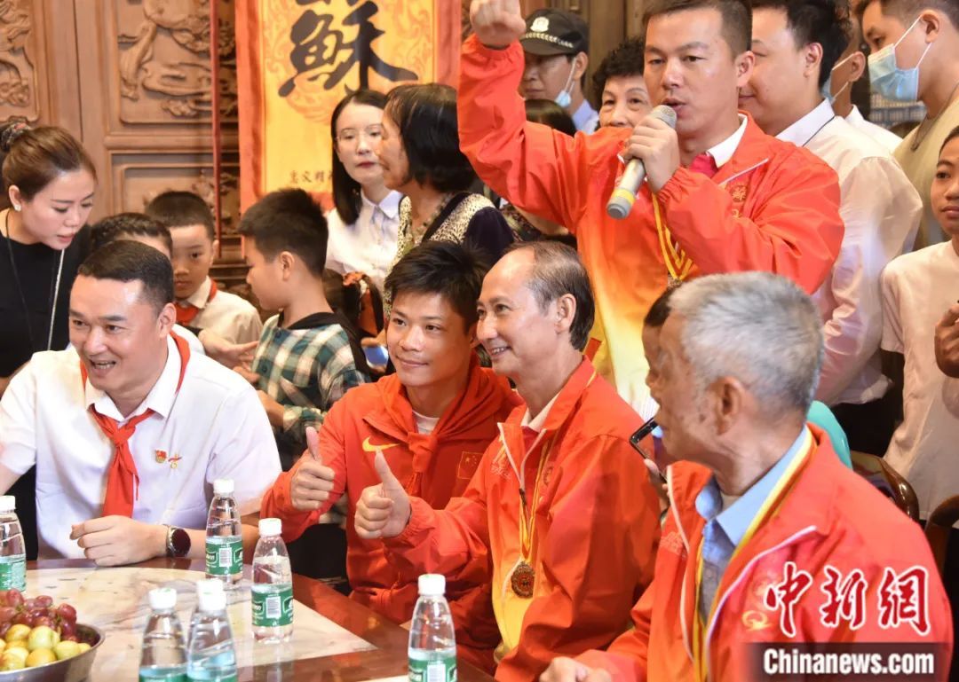 苏炳添回苏氏祖祠开展祭祖活动。魏伟建 摄 苏炳添回苏氏祖祠开展祭祖活动。魏伟建 摄