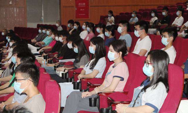 揭阳市革命烈士后裔大学生有230名。 