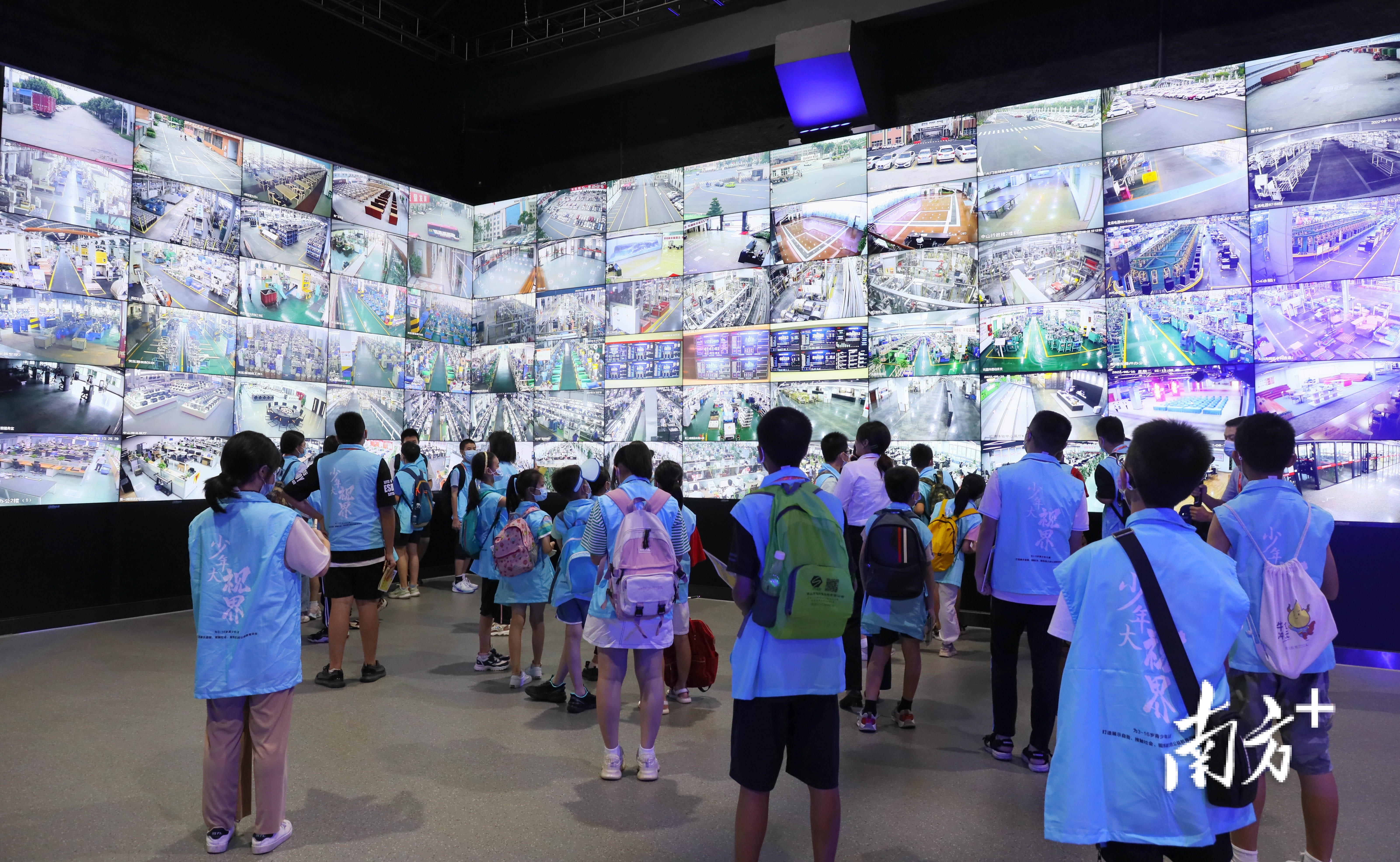 小记者参观格兰仕4.0科技体验馆，深度体验中国制造崛起和智造转型新趋势。