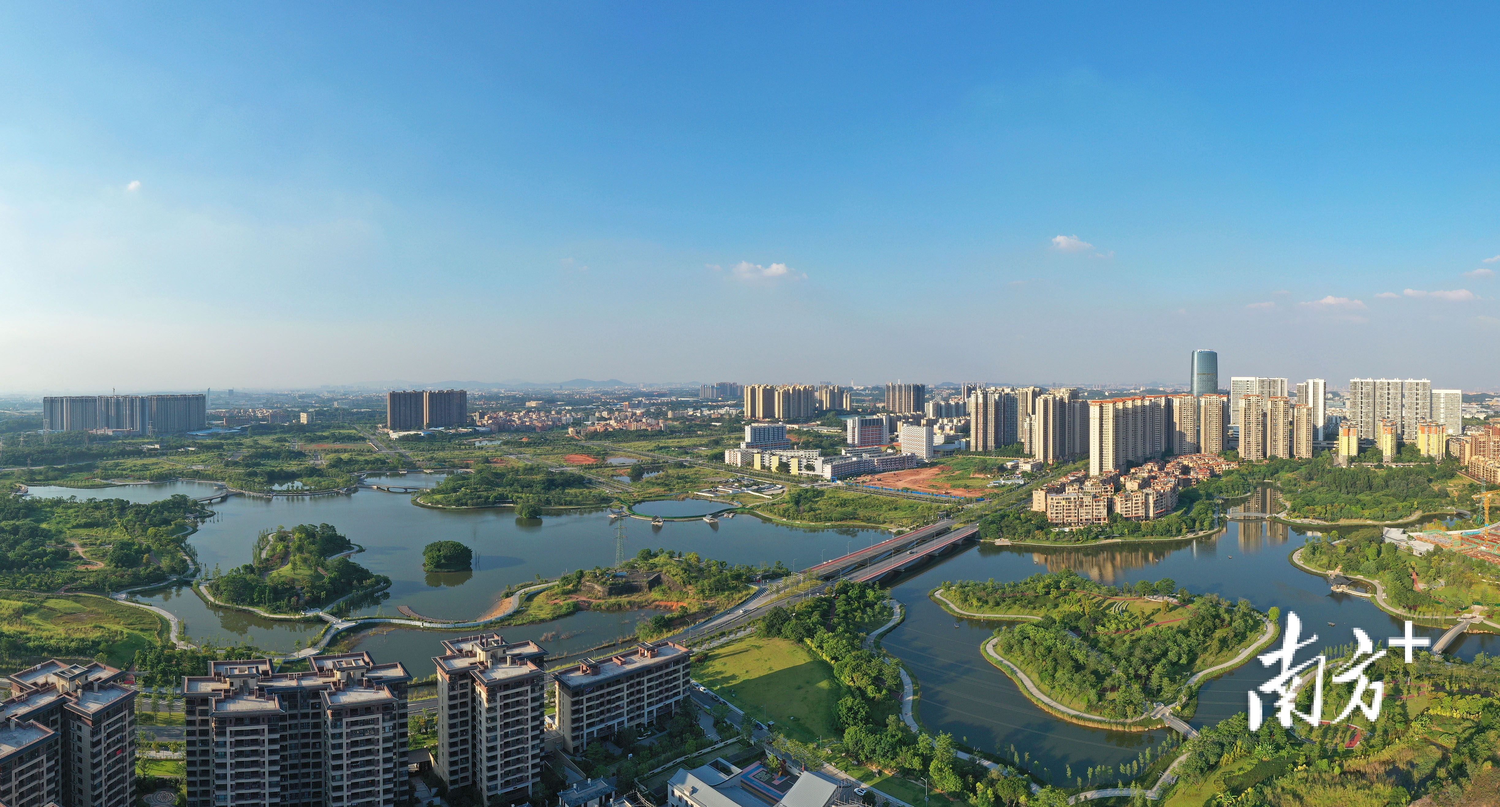 狮山实施“2+2”战略,打造“佛山战新产业中心、佛北城市中心”。 戴嘉信 摄