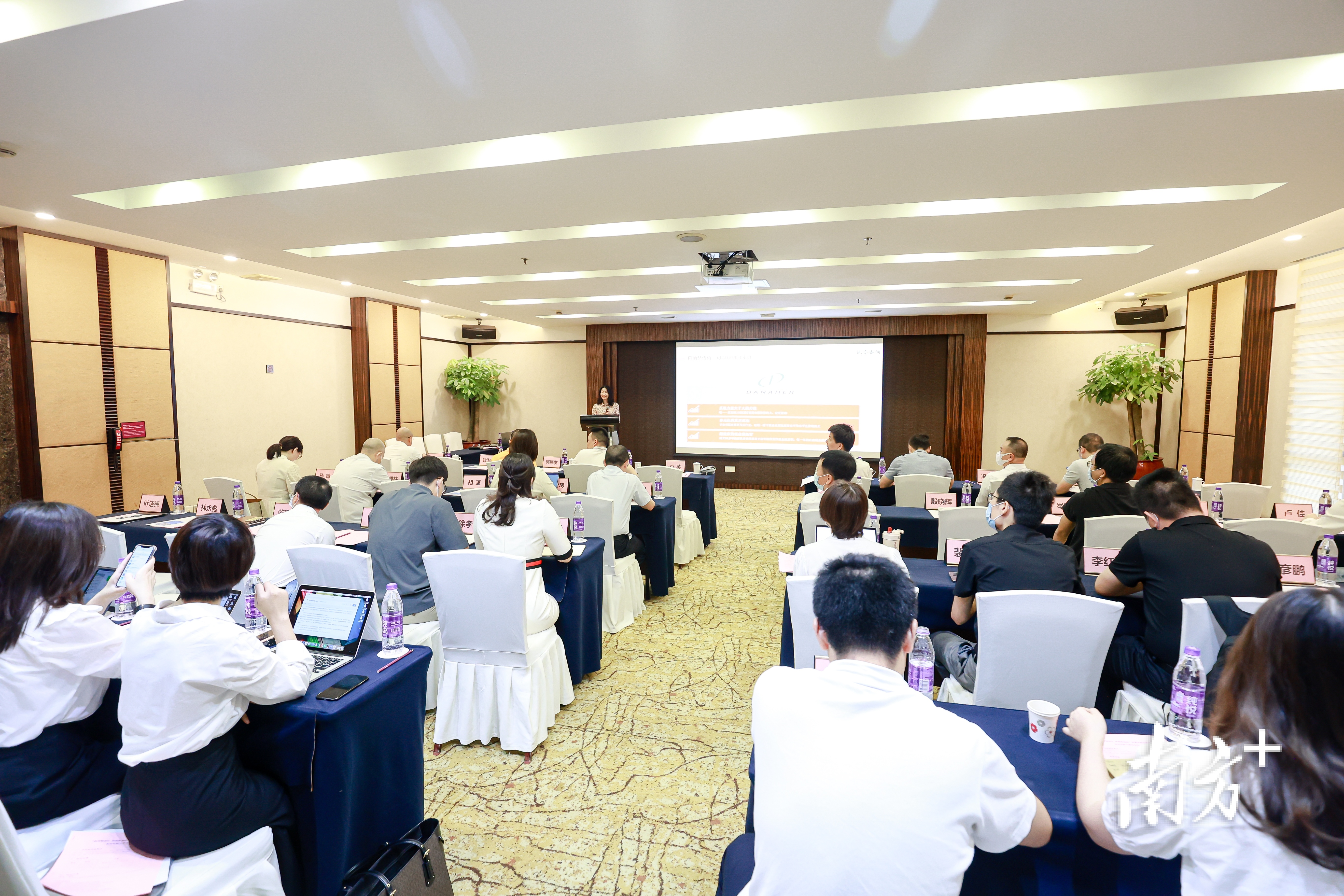 “深度精益化 突围新战法”供需对接交流会现场。