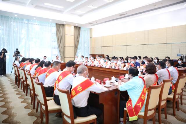 座谈会现场 座谈会现场