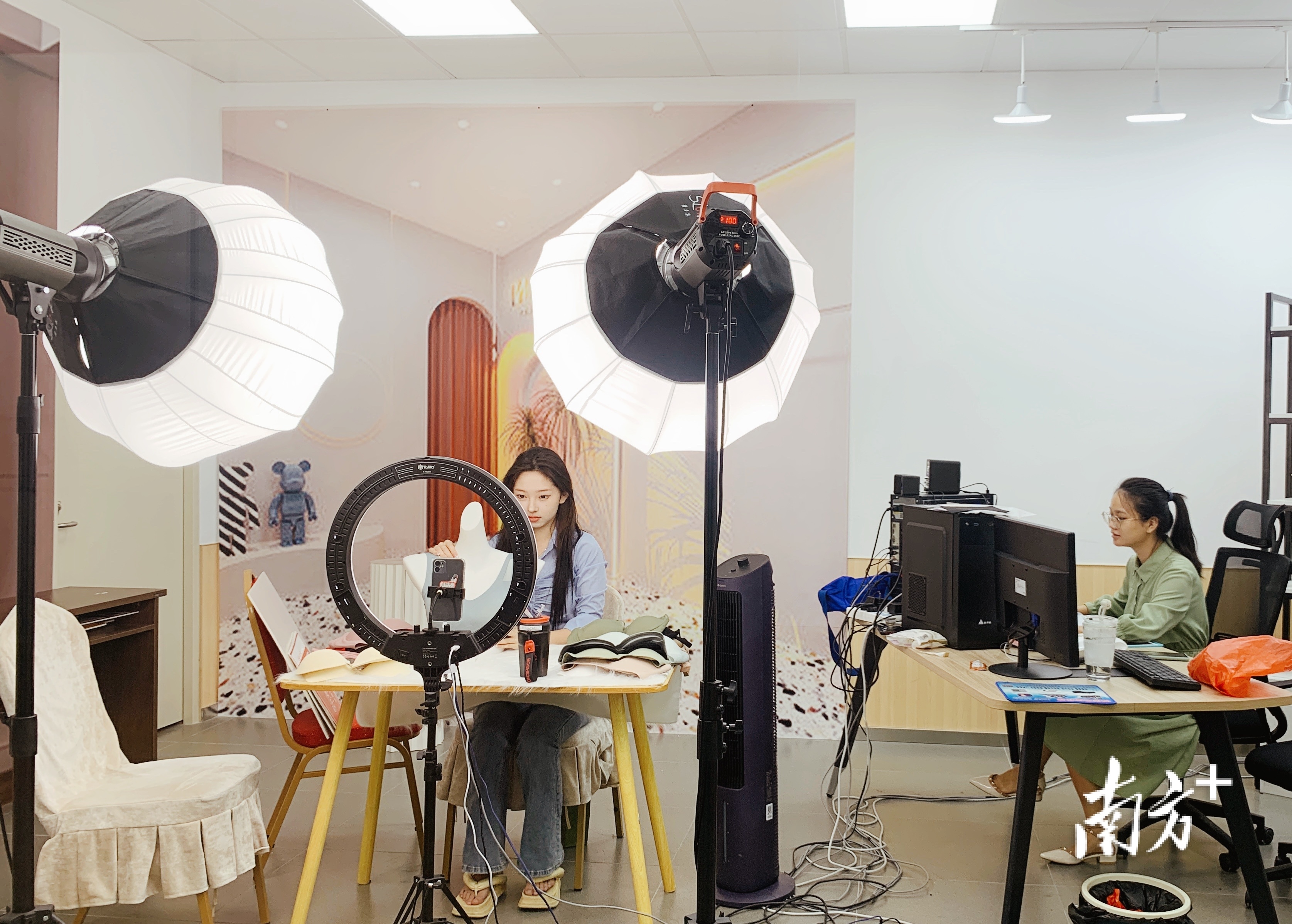 大沥广佛智城共享直播间。大沥供图 大沥广佛智城共享直播间。大沥供图