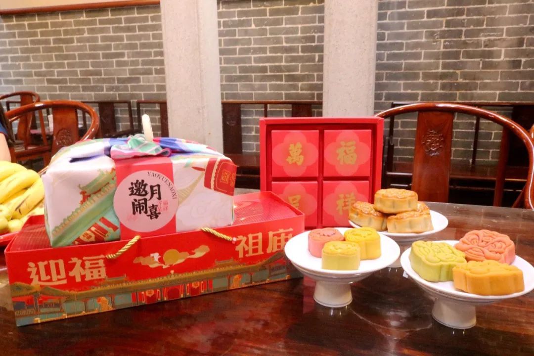 “狮舞岭南”和“万福呈祥”月饼礼盒 “狮舞岭南”和“万福呈祥”月饼礼盒