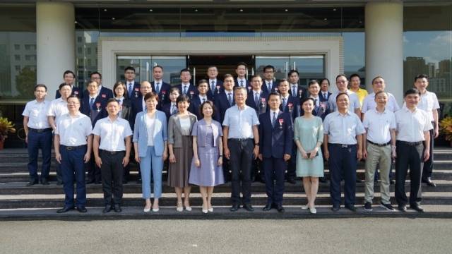 白衣使者还乡！中山援赤道几内亚医疗队队员获授纪念奖章