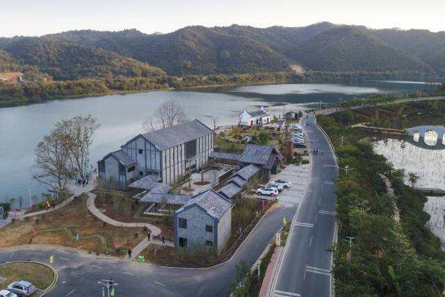 肇庆市封开县打造省际廊道美丽乡村示范带——贺江碧道画廊。 肇庆市封开县打造省际廊道美丽乡村示范带——贺江碧道画廊。