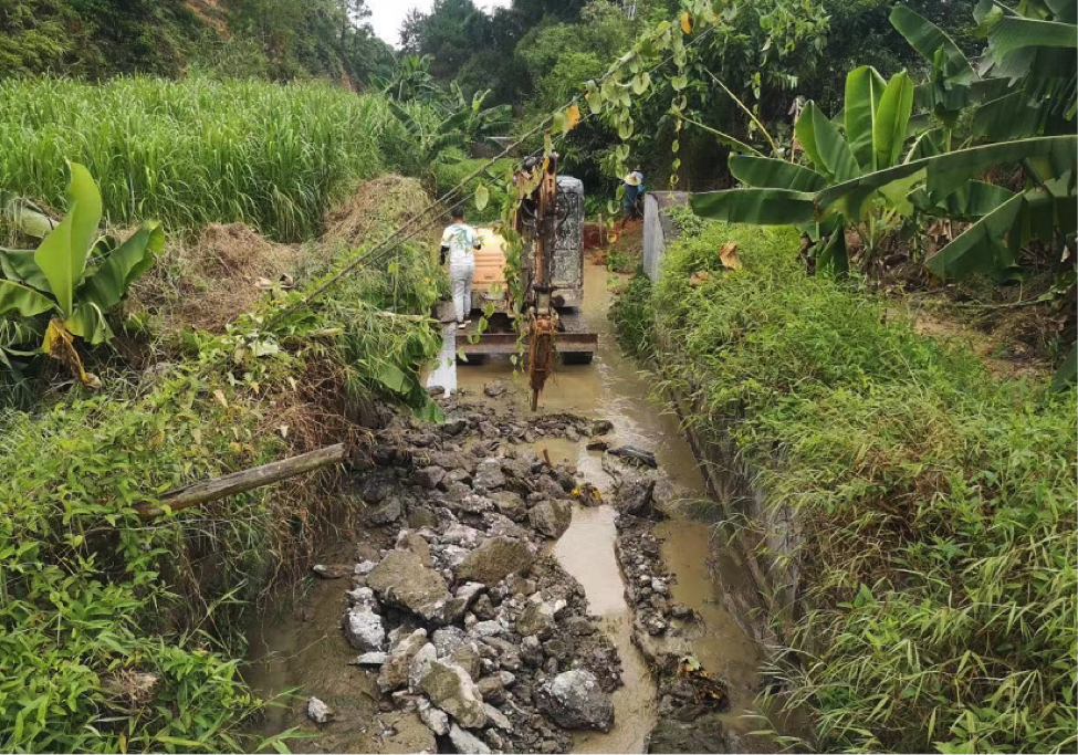肇庆市德庆县永丰镇文罗下河濂村陂头灌溉渠改造项目正在紧张施工中,为秋季耕种打下坚实供水基础。