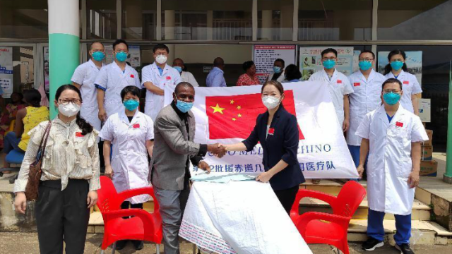 第32批援赤几中国医疗队向马拉博地区医院捐赠药械