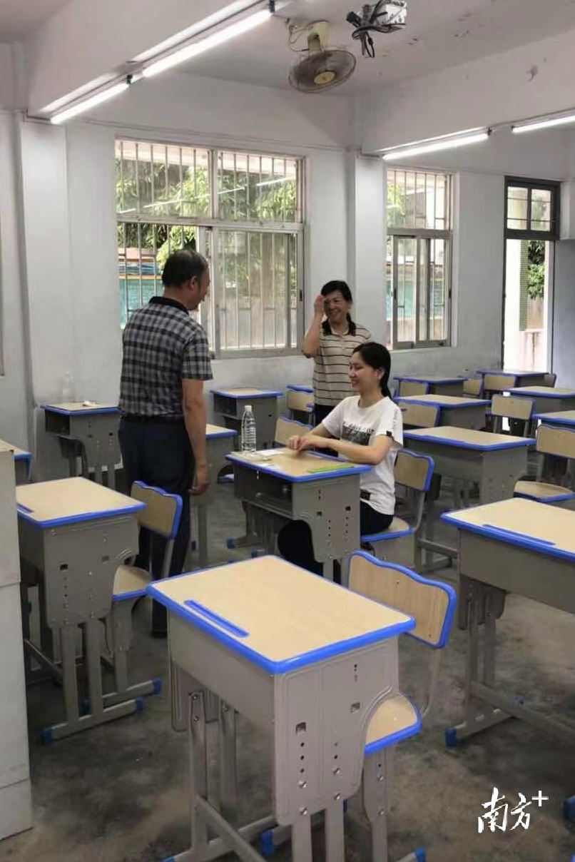 2019年，杨晓婷在普宁市梅峰中学熟悉高考考点。