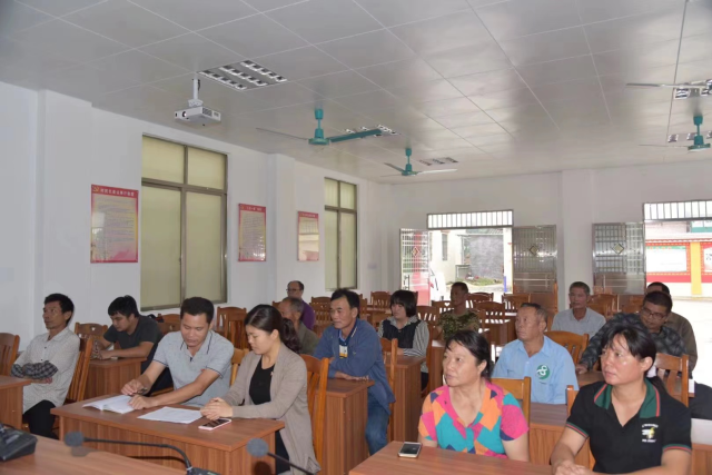 那排村召开村民会议商议乡村振兴工作