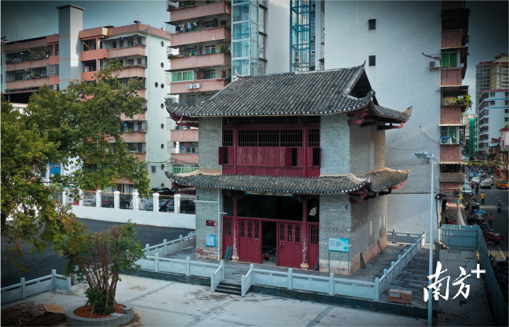 正在修缮的文昌阁。