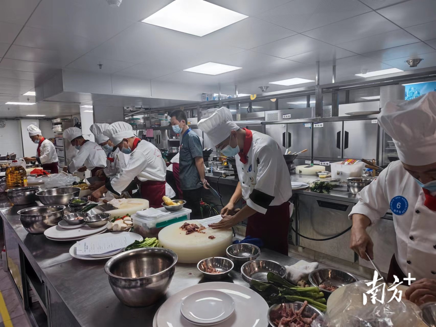 70名“粤菜师傅”竞逐！ 曲江区“南华杯”粤菜师傅技能工匠竞赛收官